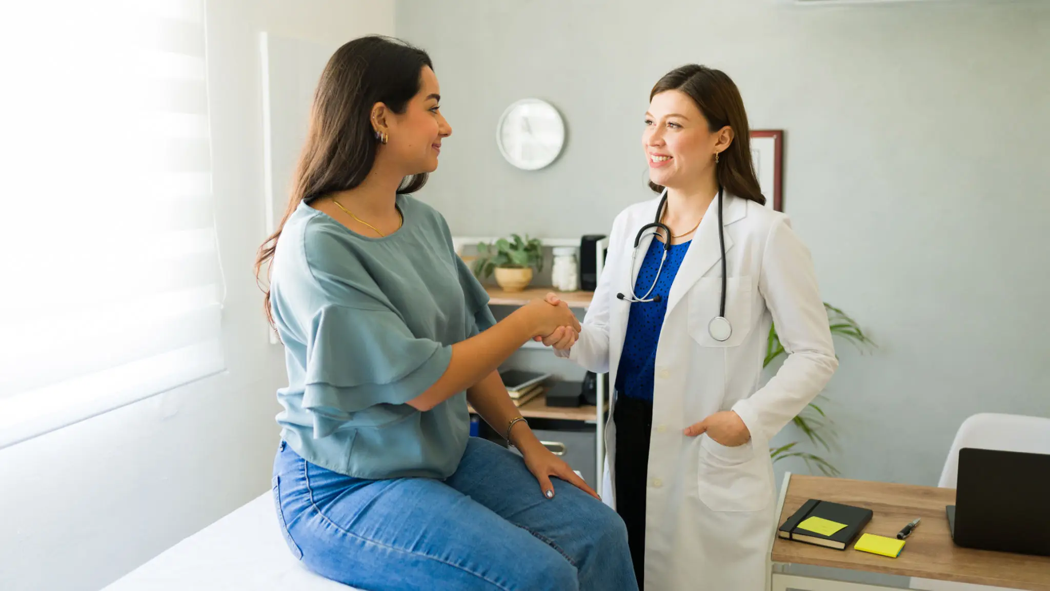 A doctor attentively listens to a patient during a consultation.